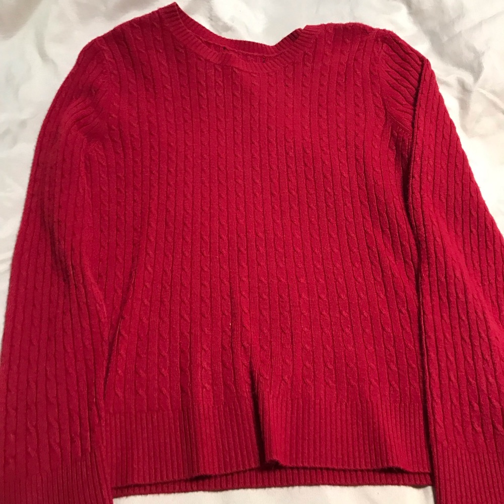 Long sleeve sweater.